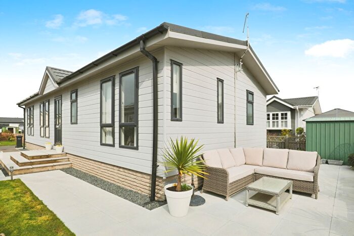 2 Bedroom Bungalow For Sale In Ebrington Close, Broadway, Worcestershire, WR12