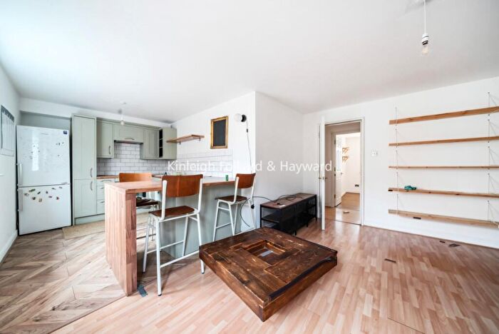 2 Bedroom Flat To Rent In Langbourne Place, London, E14