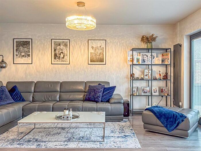 4 Bedroom Detached House For Sale In Cheapside East, Rayleigh, SS6