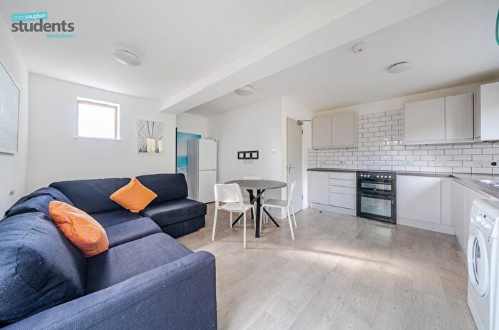 6 Bedroom Semi-Detached House To Rent In Norwich Drive, Brighton, BN2