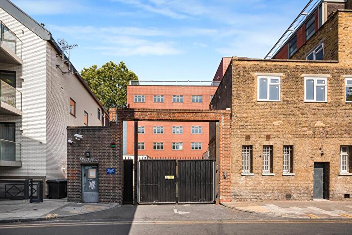 Studio To Rent In -, Whitechapel Road, Tower Hamlets, London, E1