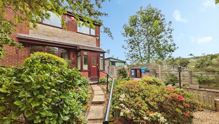 3 Bedroom Terraced House For Sale In Lynwood Drive, Oldham, OL4