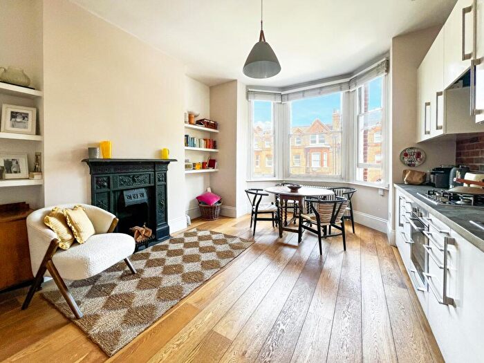 2 Bedroom Flat To Rent In Brondesbury Villas, Queens Park, NW6