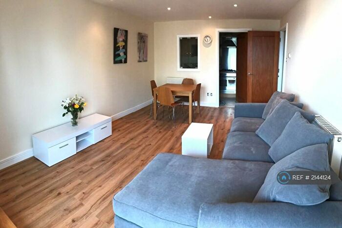 2 Bedroom Flat To Rent In Studley Court, London, E14