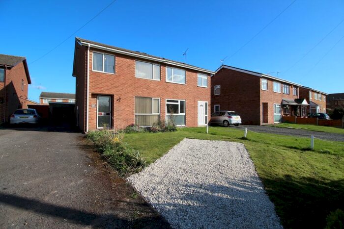 3 Bedroom Semi-Detached House To Rent In Redwood Croft, Nuneaton, Warwickshire, CV10