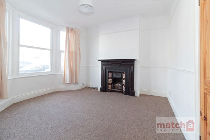 1 Bedroom Flat To Rent In Murray Road, London, W5