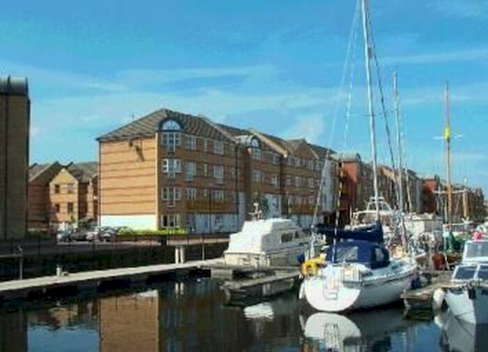 2 Bedroom Flat To Rent In Transom Close, London, SE16