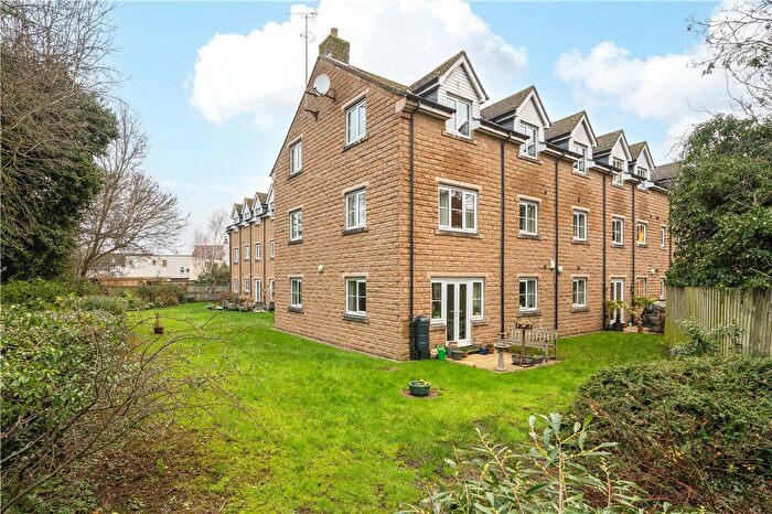 3 Bedroom Flat For Sale In Farriers Court, Wetherby, West Yorkshire, LS22