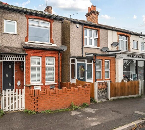 2 Bedroom End Terrace House For Sale In Windmill Road, Sunbury-On-Thames, TW16