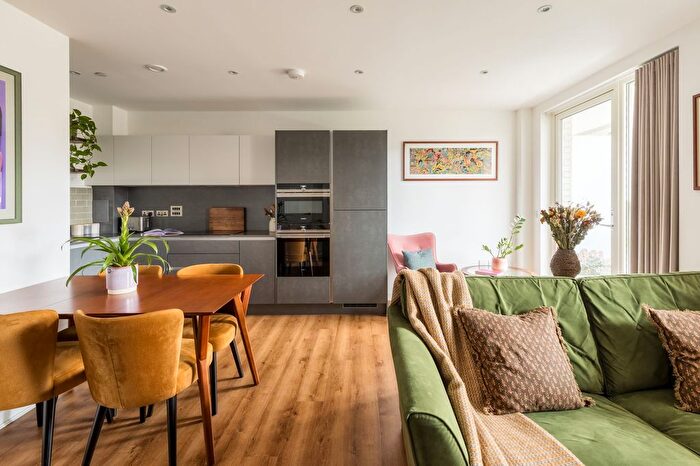 1 Bedroom Flat For Sale In Avenue Road, Acton, W3