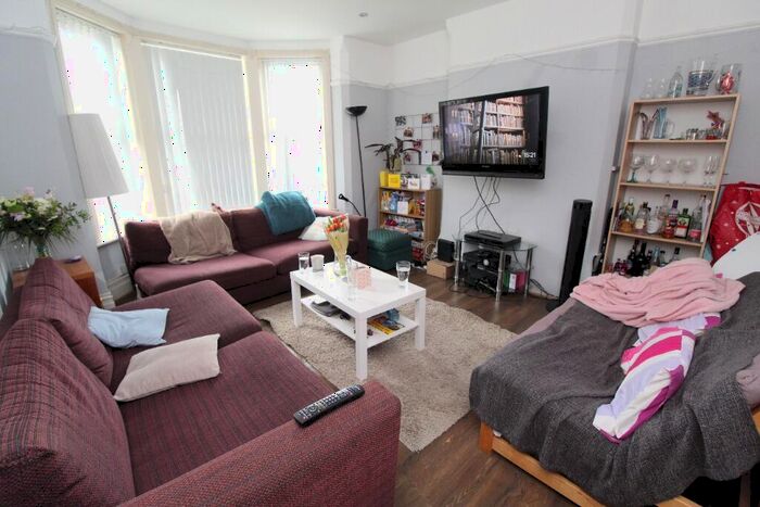 6 Bedroom Semi-Detached House To Rent In Seely Road, Lenton, Nottingham, NG7