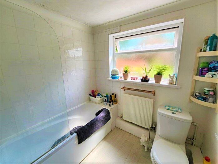 2 Bedroom End Of Terrace House For Sale In Leesland Road, Gosport, Hampshire, PO12