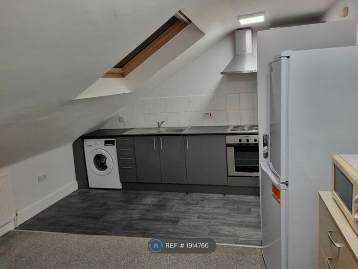 1 Bedroom Flat To Rent In The Crescent, Croydon, CR0