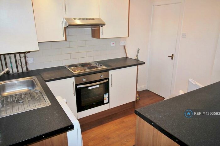 4 Bedroom Terraced House To Rent In Beechwood Mount, Leeds, LS4