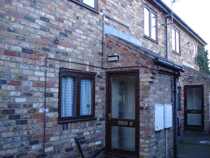 2 Bedroom House To Rent In Tennyson Mews, Grimsby, North East Lincolnshire, DN31