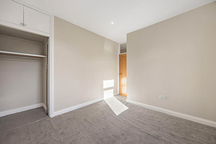 2 Bedroom Apartment To Rent In Cherry Orchard, Highworth, SN6