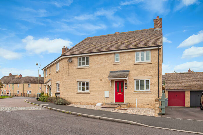 3 Bedroom Semi-Detached House To Rent In Barleyfield Way, Witney, Oxfordshire, OX28