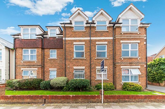 2 Bedroom Apartment For Sale In Ravenscroft Road, Beckenham, BR3