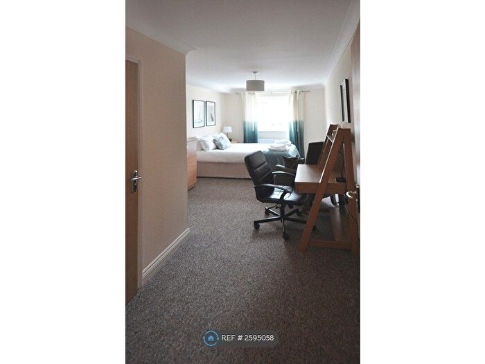 3 Bedroom Flat To Rent In Portswood Road, Southampton, SO17