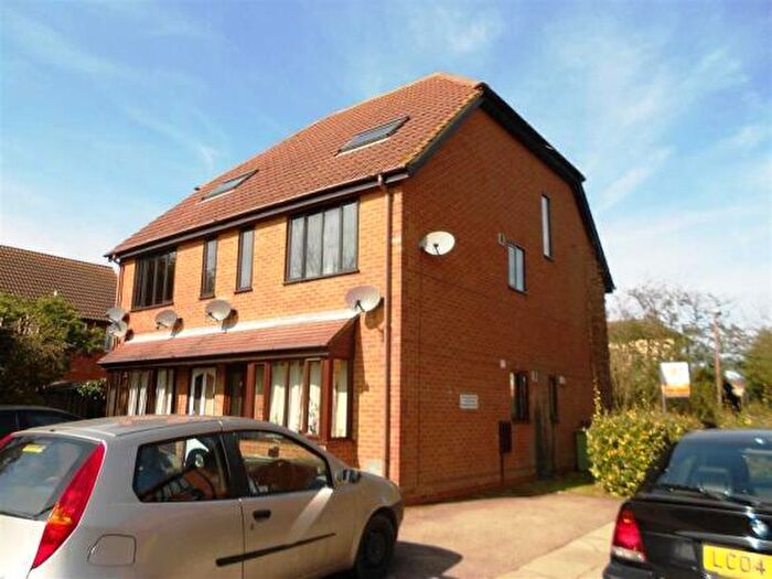2 Bedroom Flat To Rent In Bergamot Gardens, Walnut Tree, Milton Keynes, MK7