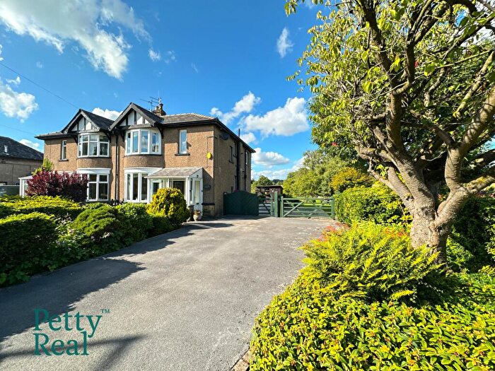 3 Bedroom Semi-Detached House For Sale In Barrowford Road, Colne, BB8