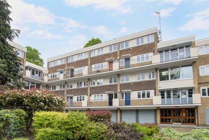 2 Bedroom Flat To Rent In Crieff Court, Teddington, TW11