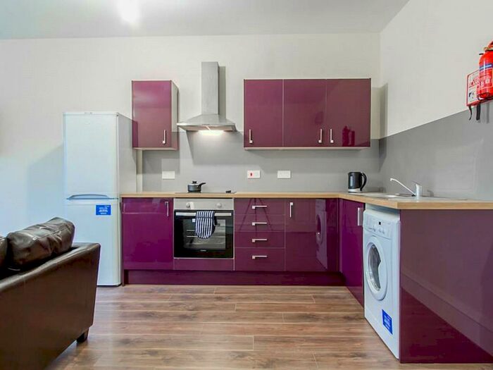 3 Bedroom Apartment To Rent In Blenheim Terrace, Leeds, West Yorkshire, LS2