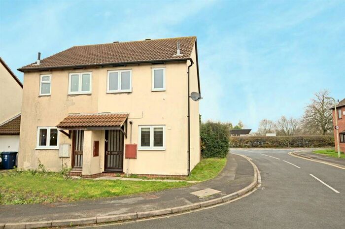 2 Bedroom House To Rent In Broadfields, Littlemore, OX4
