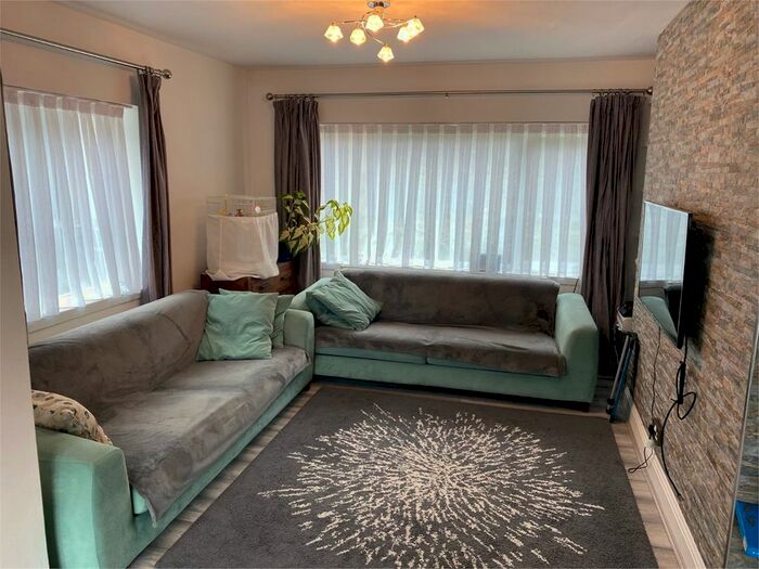 2 Bedroom Maisonette To Rent In Claire Court, Woodside Avenue, N12