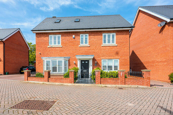 4 Bedroom Detached House For Sale In Reeds Close, Basildon, SS15
