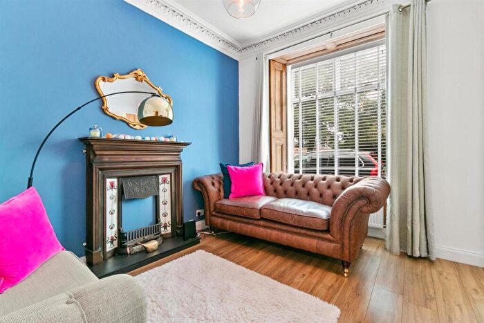 1 Bedroom Flat For Sale In Overton Street Alexandria, G83