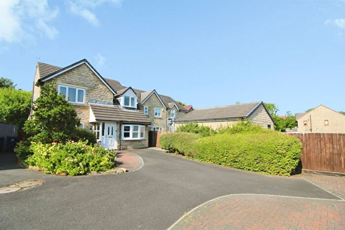 3 Bedroom Detached House For Sale In Thornhill Close, NE11