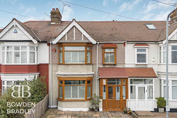 3 Bedroom Terraced House For Sale In Wanstead Lane, Ilford, IG1
