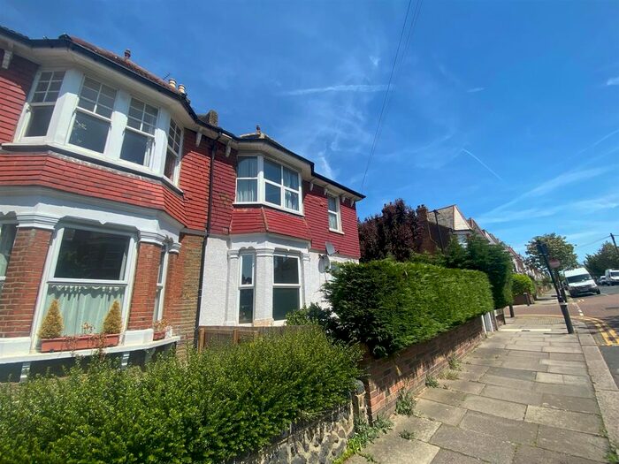 3 Bedroom Maisonette To Rent In Sylvan Avenue, London, N22