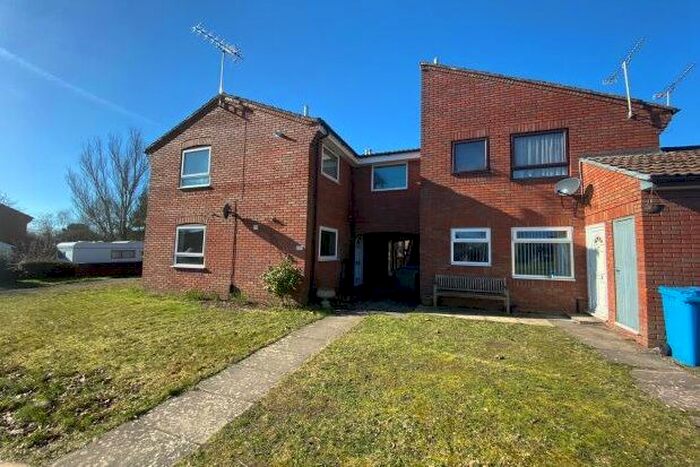 1 Bedroom Flat To Rent In Mapperton Close, Poole, BH17