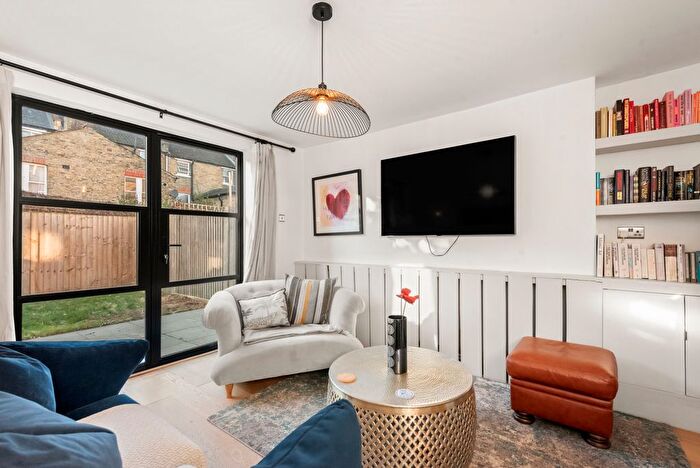 2 Bedroom Flat For Sale In Thornton Avenue, SW2