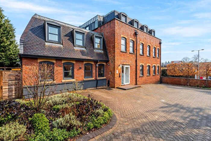 2 Bedroom Apartment For Sale In Thompsons Close, Harpenden, Hertfordshire, AL5