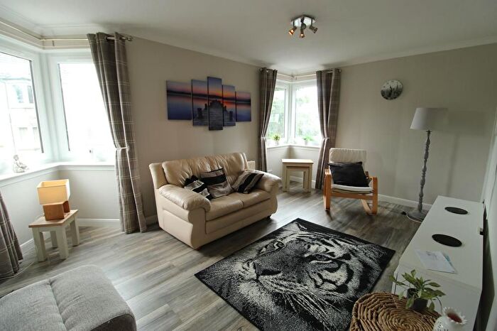 2 Bedroom Flat To Rent In Rosebank Gardens, Aberdeen, AB11