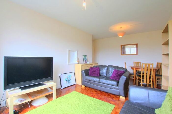 2 Bedroom Flat To Rent In Griffiths Road, Wimbledon, SW19