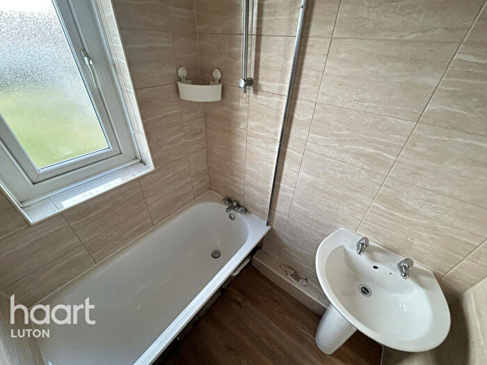 3 Bedroom Terraced House To Rent In Chesford Road, Luton, LU2