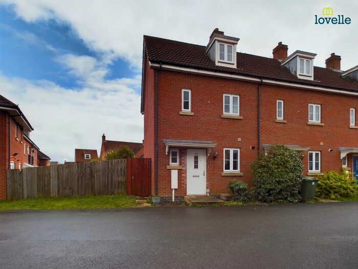 3 Bedroom Town House To Rent In Gabriel Crescent, Lincoln, LN2