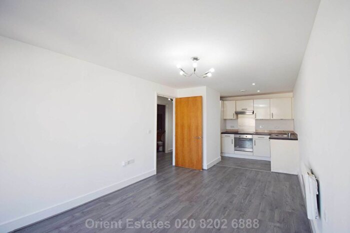 2 Bedroom Flat For Sale In Greyhound Hill, Hendon, NW4