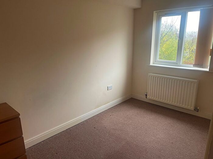 2 Bedroom Flat For Sale In West View, Boothtown, Halifax, HX3