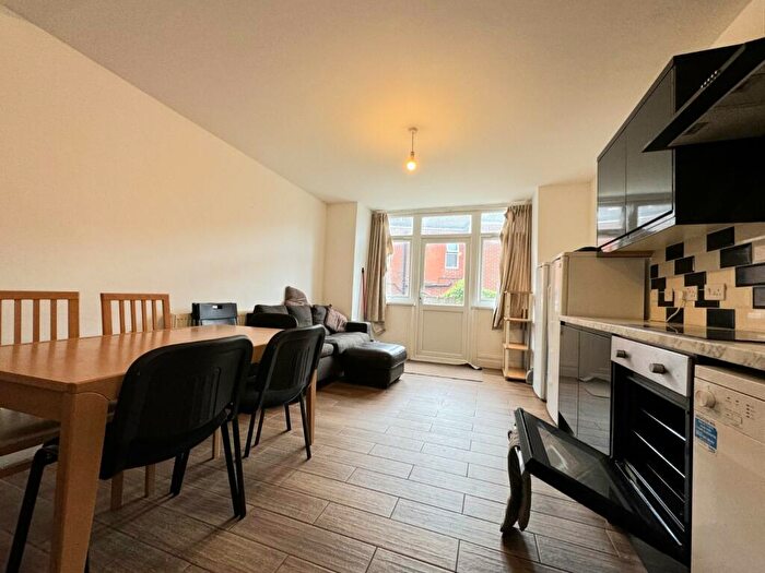 6 Bedroom Semi-Detached House To Rent In Westridge Road, Southampton, SO17