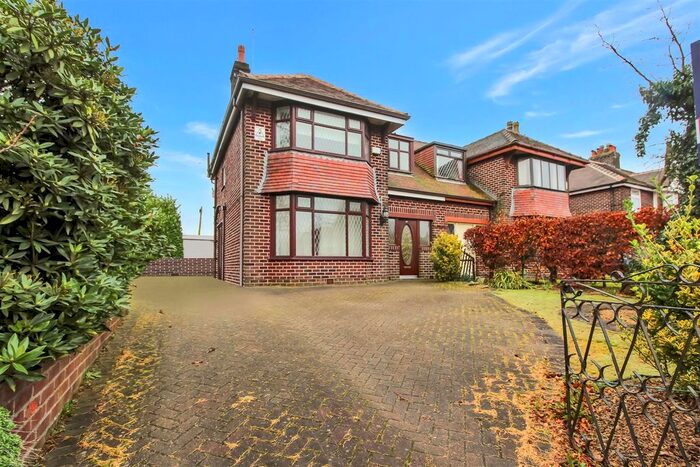 3 Bedroom Semi-Detached House To Rent In Middleton Road, Heywood, OL10