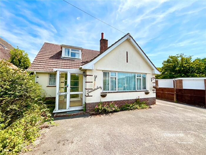 3 Bedroom Bungalow For Sale In Falcon Drive, Mudeford, Christchurch, Dorset, BH23