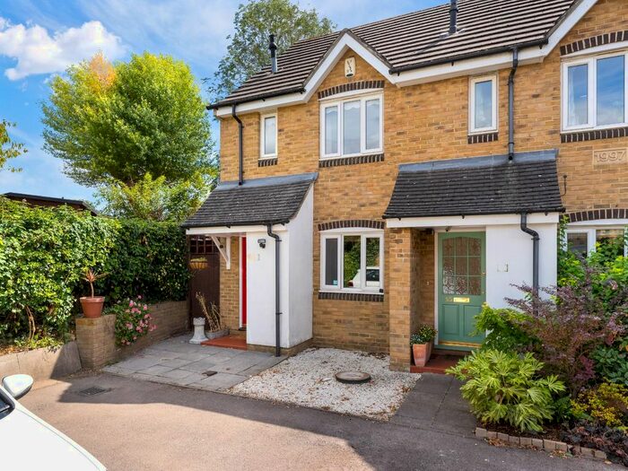 2 Bedroom End Of Terrace House To Rent In Bristow Road, Croydon, CR0