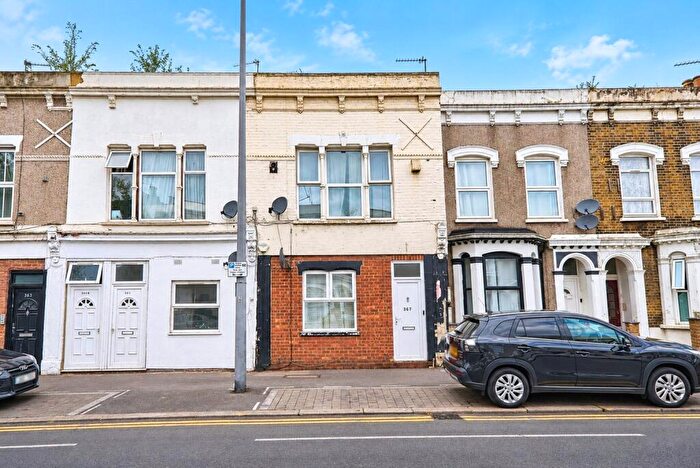3 Bedroom Terraced House For Sale In High Road Leytonstone, London, E11