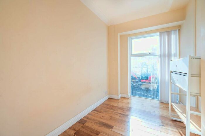 2 Bedroom Flat To Rent In Connaught Street, Connaught Village, London, W2