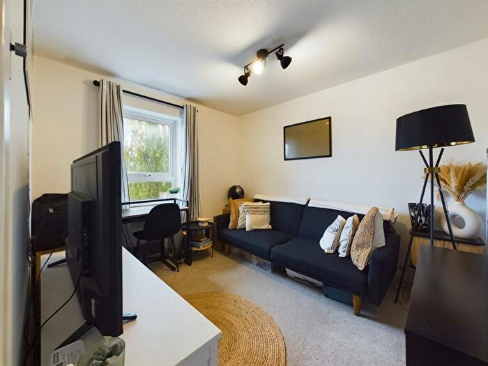 3 Bedroom Terraced House For Sale In Coalport Way, Tilehurst, Reading, RG30